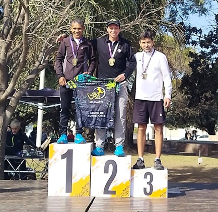 00 Deheza Corre podio