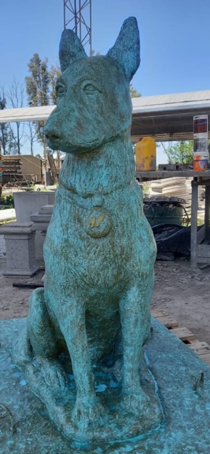 00 mortero el perro estatua