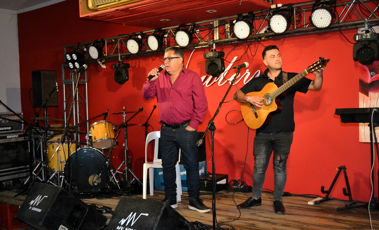 Javier Novas y Nico Pajon b